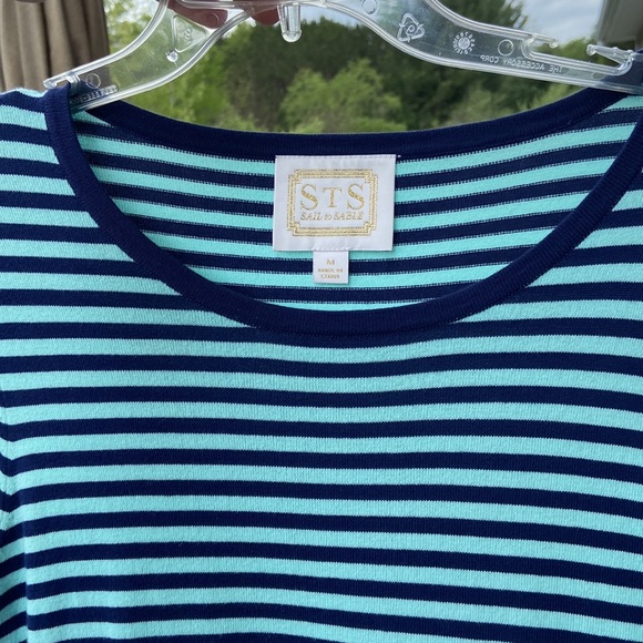 Sail to Sable medium dress with bell sleeves. - Picture 5 of 5